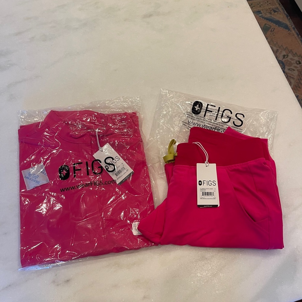 NWT Figs Rafaela Oversized scrub top / high waisted Zamora Jogger scrub pants